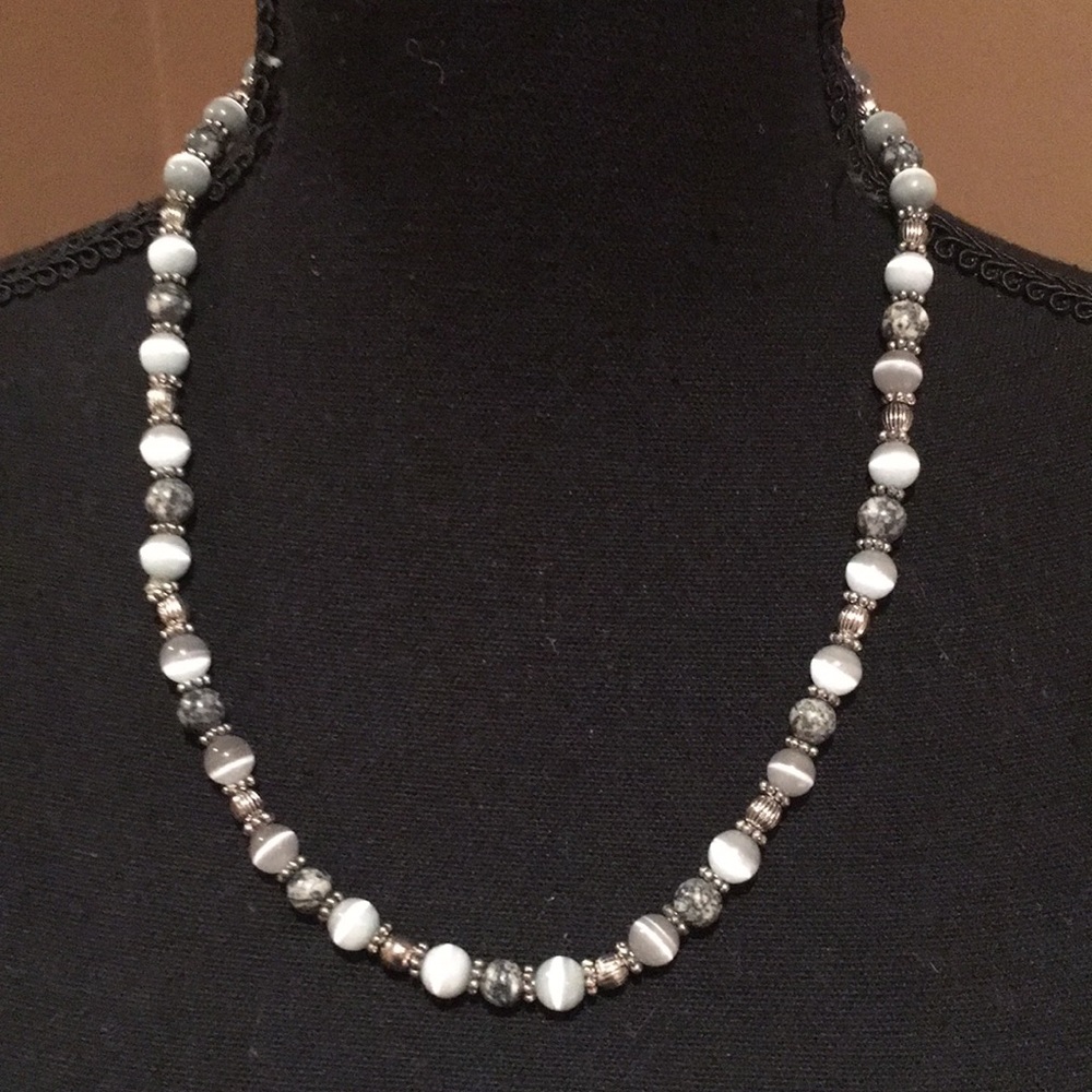 Woman’s Gray beaded necklace